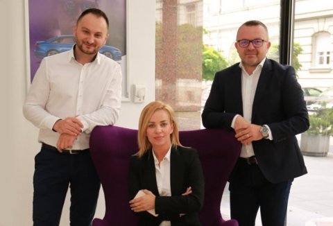 CARWIZ notes growth of employees
